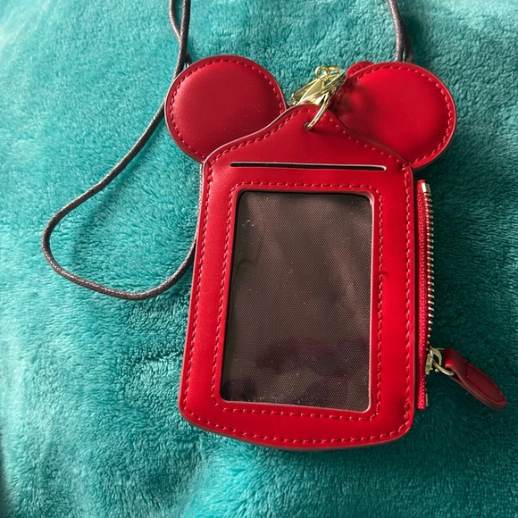 ID holders - Picture 3 of 6